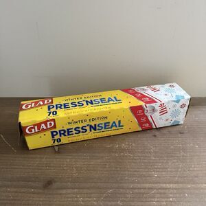 New Glad Press'N Seal Holiday Edition New BPA Free 70 sq ft Wrap Cover